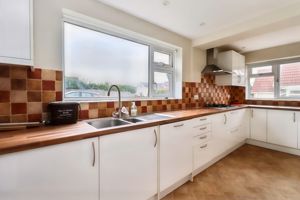 Kitchen (1)- click for photo gallery